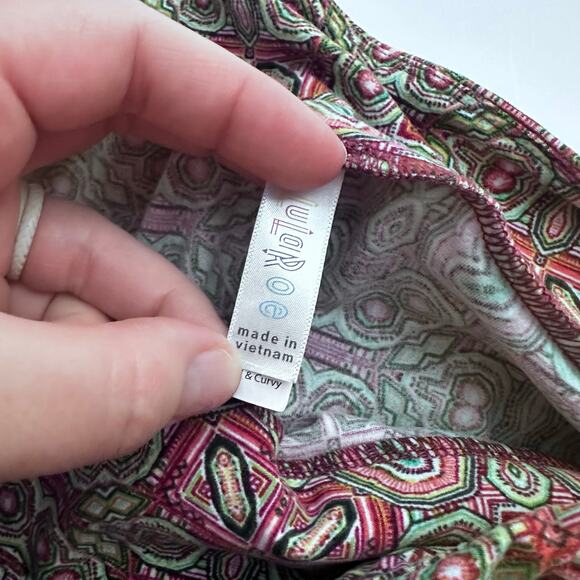 LuLaRoe’s Leggings Tall and curvy - Picture 4 of 8